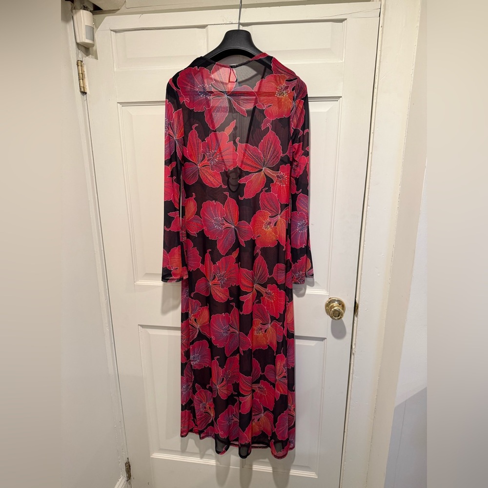 Trina Turk NWT Size Medium Classic Trina Floral Pink Black Beach Maxi Coverup - Picture 11 of 13